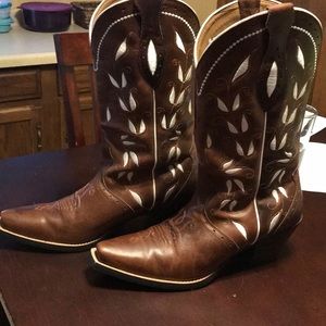Like new  Ariat cowboy boots. Size 10